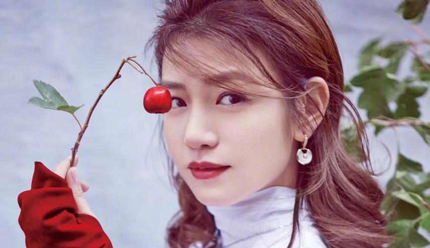 13天分手谣言不攻自破！亚马尔晒手机壁纸：仍是与新女友的合照