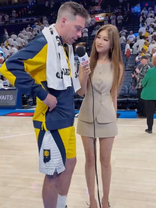 周玲安：追梦表示很庆幸能在最前排观众的位置见证库里的一切