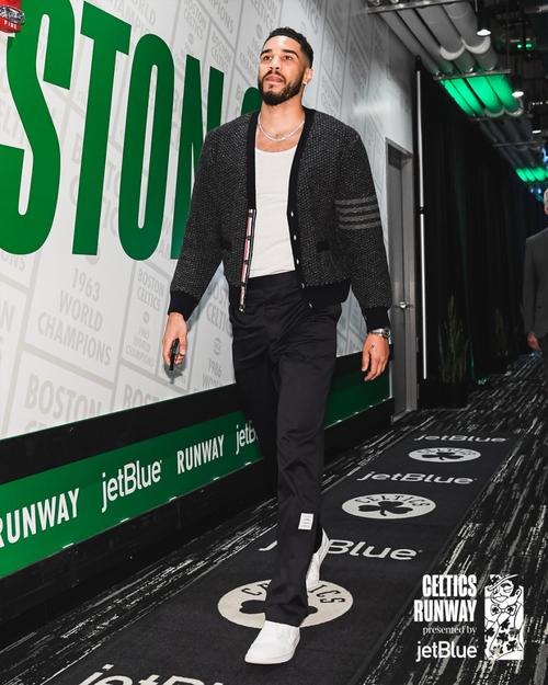 塔图姆：马祖拉是世界上最好的教练 他不仅懂球还关心每个人