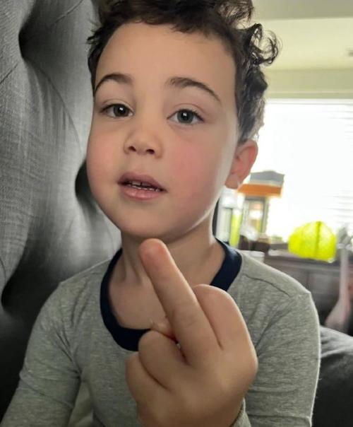 塔图姆：小儿子总喜欢触摸我的保护靴 孩子们让我的心情好了很多