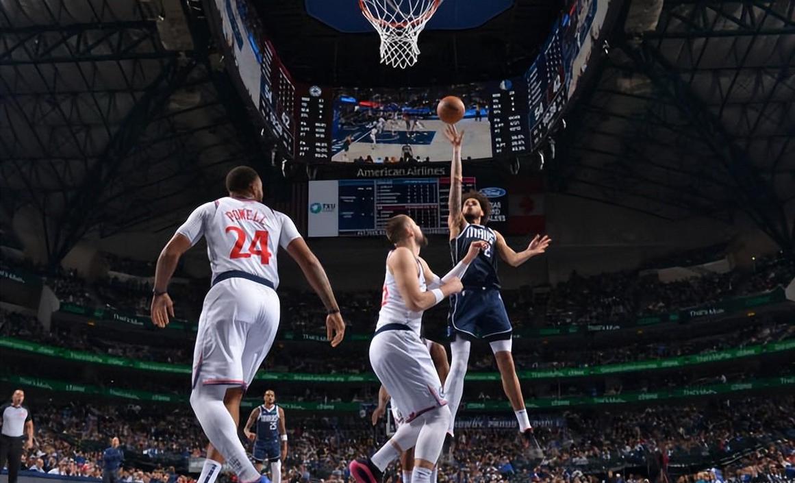 签下厄尔后内线6人坐镇！独行侠媒体：球队大个子太多了