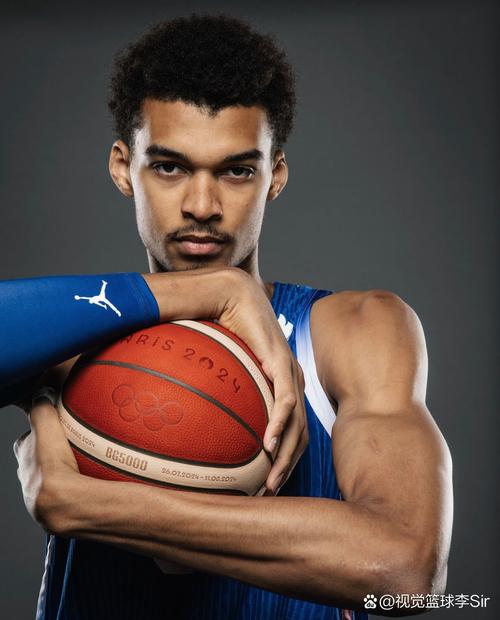 谁的脸最对称？FIBA官方晒出各个球星左右脸镜像拼接照！