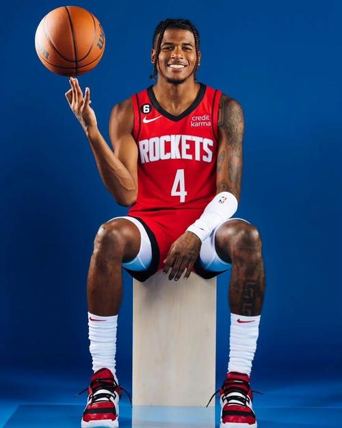 杰伦-格林C位！太阳官方晒视频：布克与两名新援一起拍定妆照