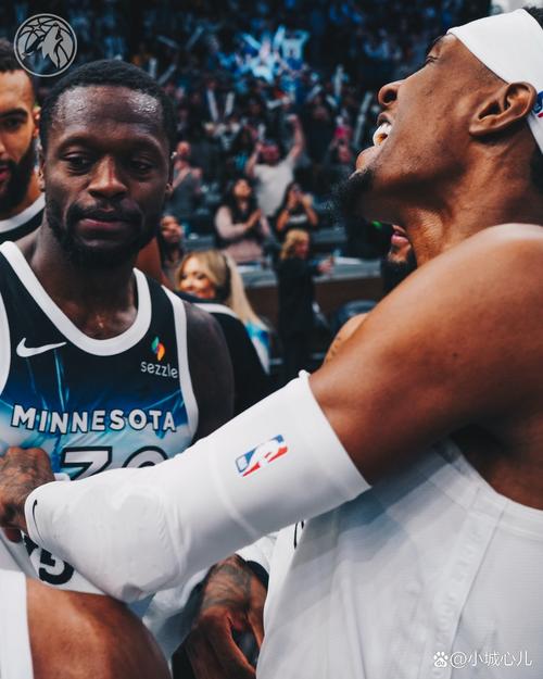 布克：我喜欢打控卫 我的天赋是得分但我能为队友创造机会