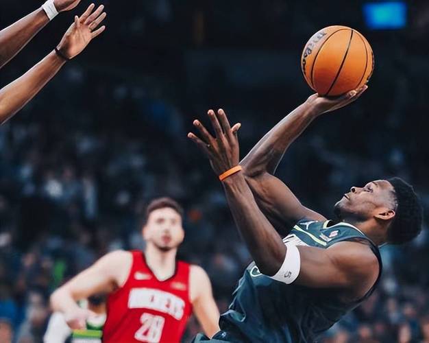 今夏至今16个提前续约总金额23亿 占所有球队花钱总额接近一半