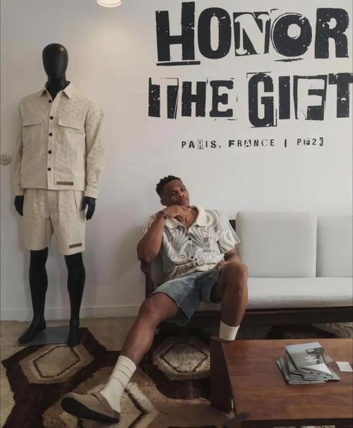 火箭探索威少替代范弗里特？ 威少晒训练照 身材精瘦&线条分明