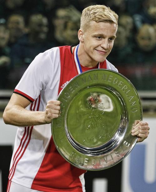 命途多舛！范德贝克22岁金球第28闪耀阿贾克斯，28岁遭遇跟腱断裂