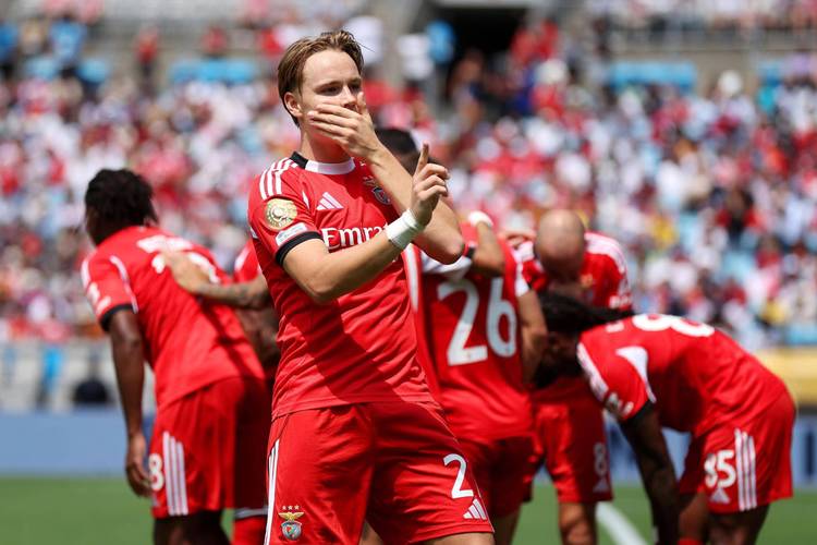 鲁梅尼格：俱乐部哲学无价，拜仁永远不会像切尔西那样45人在册