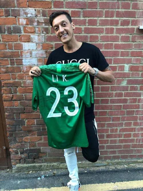 李可更新社媒，悼念去世的前阿森纳青训球员比利-维加