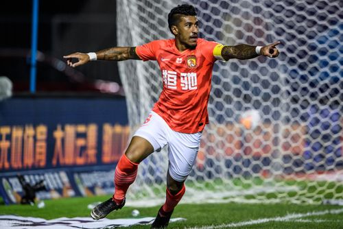 小雷：埃泽还是更适合踢三中场之一，如何挤进首发就看他自己了