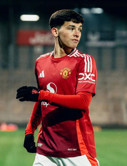 跟队记者：曼联接近签下德比郡16岁门将查理-哈迪