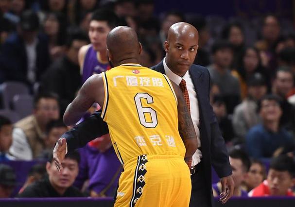 两口子激烈争辩！马布里：做饭肯定不属于家务啊 我说错了吗