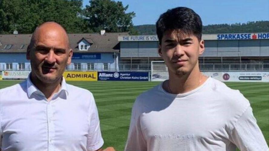 新的开始！刘邵子洋社媒晒洛杉矶FC二队签约照