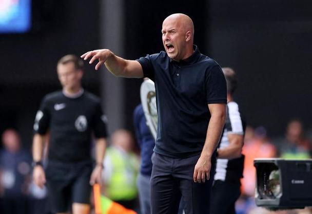 斯洛特谈引援：不喜欢阵容太庞大，希望每个球员都有球踢