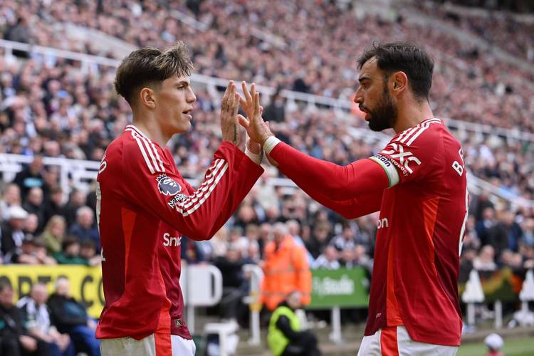 理查兹说阿莫林没有适合3-4-2-1的球员，记者：他们花了超2.5亿镑