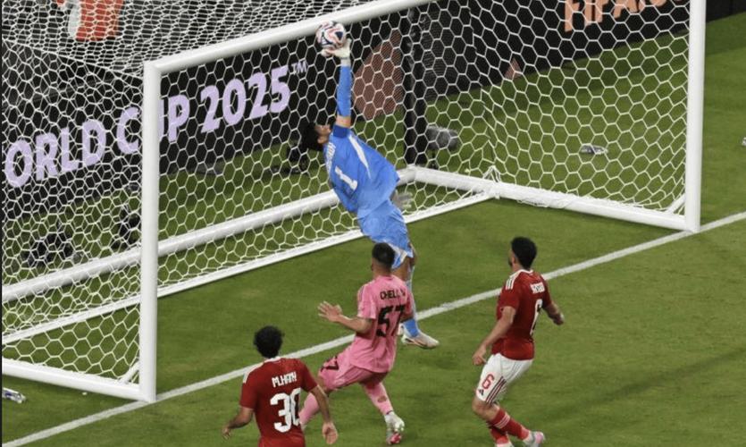 第n次神扑😱梅西任意球兜射绕过门墙 门将迅速反应拒绝连场进球