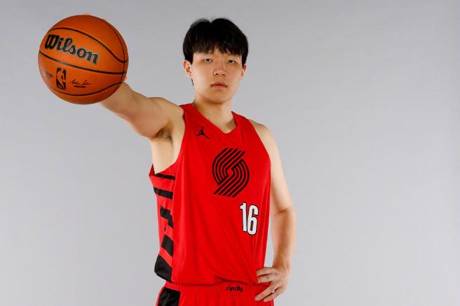 杨瀚森：我想努力成为一个让中国和波特兰骄傲的球员