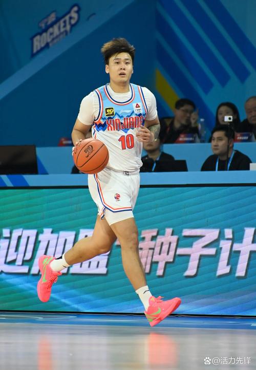 张卿瑞：传球、投篮、篮下基本功、身体素质还得要加强