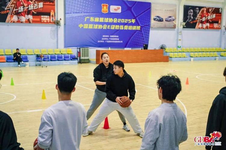 中国篮协E级教练员培训班在青岛篮球训练基地圆满落幕！