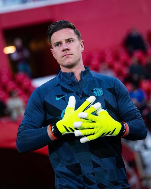 记者：基耶萨递补莱奥尼的欧冠名额，但未入选出征加拉塔萨雷名单