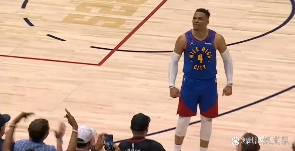 泰伦-卢：比尔融入球队毫无难度 他能挡拆/空切/接球投/传球