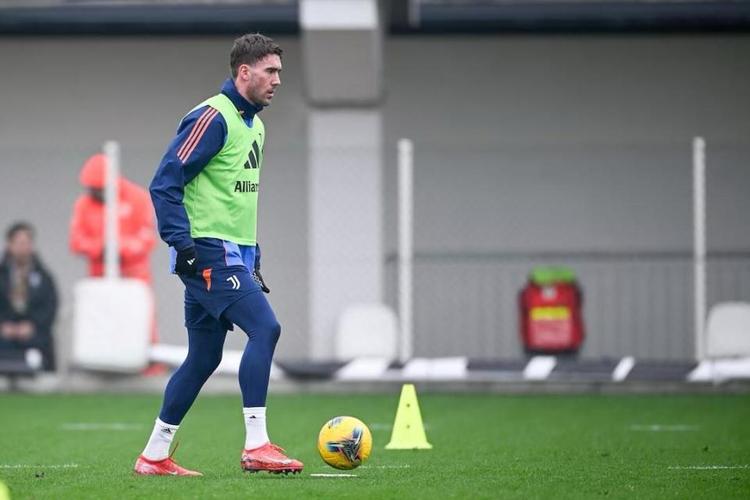 记者：弗拉霍维奇将在冬窗离队，切尔西、曼联、米兰都是潜在下家