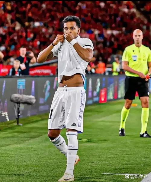 弗里克谈亚马尔：不喜欢把他吹太高，他必须努力训练以更上一层楼