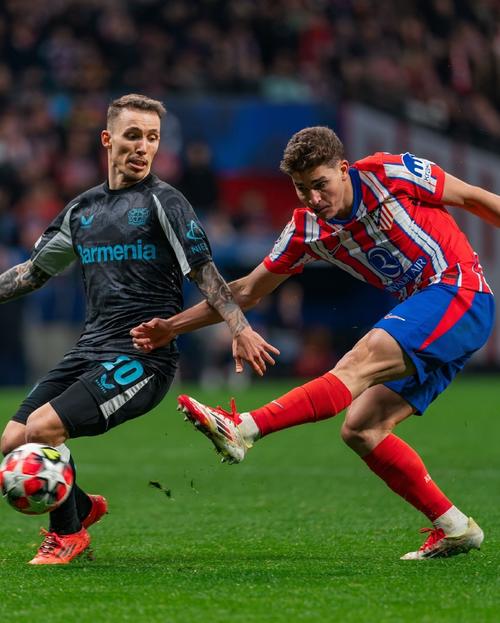 阿尔瓦雷斯本场数据：1球2助攻，4射3正，5次关键传球