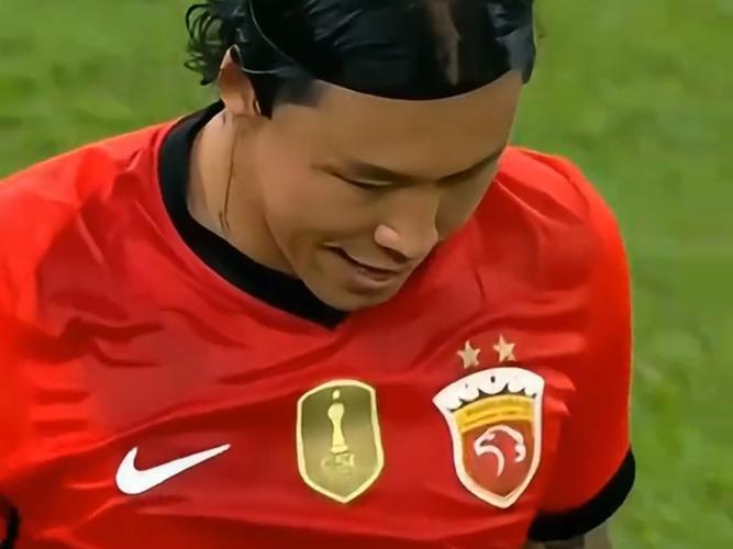 记者：傅欢踢左边翼卫很难受，在日本球员面前感觉像不会踢球