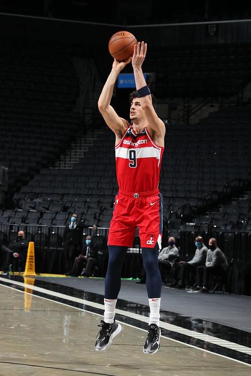 和瀚森场上沟通有障碍吗？阿夫迪亚：他会学会的 篮球是通用语言