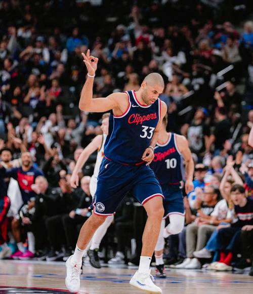 还有油！巴图姆晒定妆照：开启生涯第18个赛季