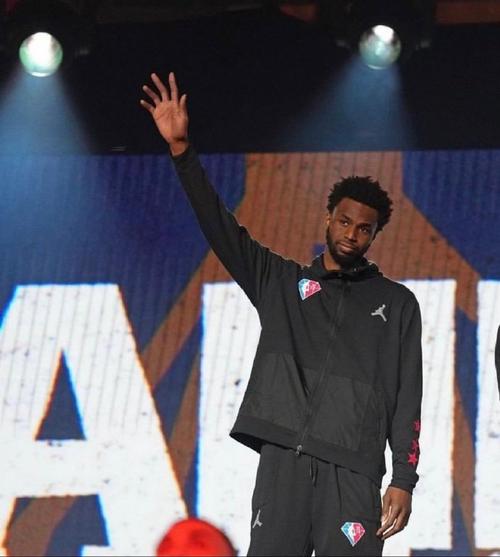 维金斯：中国球迷对我的爱无法用言语来描述 前往中国太有意思了