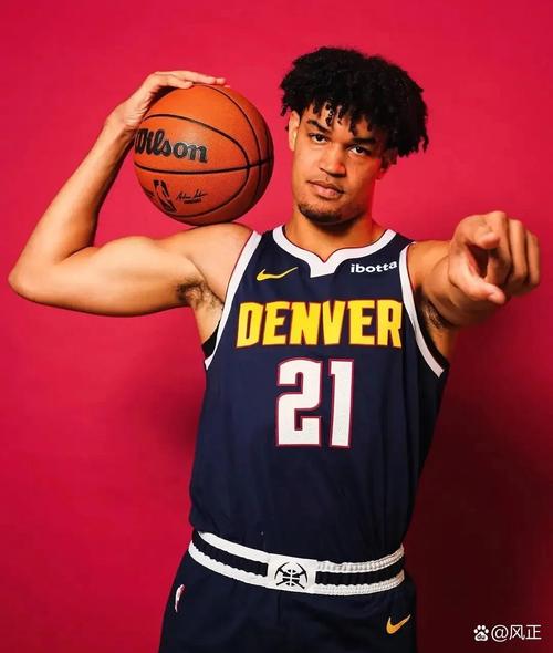 球衣记者：掘金双向柯蒂斯-琼斯改穿1号球衣 队史上一位小波特