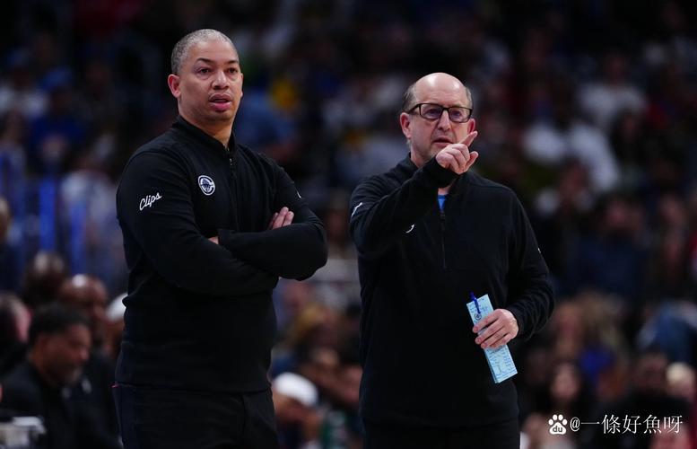 卢:科林斯一直和范甘迪打磨防守 我们重点观察他的换防能力