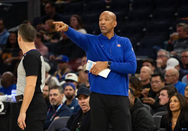 场均21.9分4.5助1.5断+2.9记3分！76人格莱姆斯这水准为啥签资质?