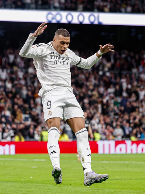 姆巴佩欧冠禁区触球29次、射门18次、打进5球,参赛球员中最多