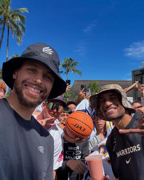 库里晒花絮！库里回顾球鞋广告拍摄现场 顺带为球鞋打Call