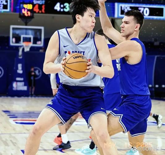 森普挡拆！杨瀚森持球后手递手给夏普 挡拆助后者跳投终结