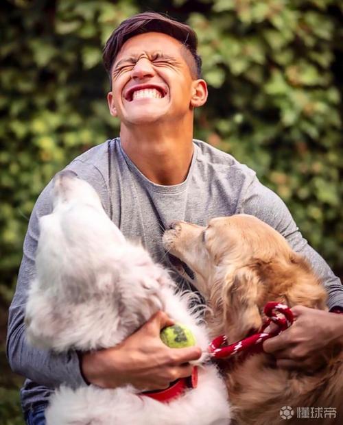 小设计😳太阳报：莱曼社媒暗示自己单身，她和D-路易斯现已分手