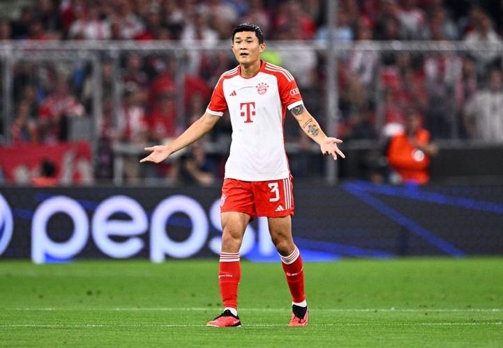 记者：金玟哉受脚部与肩部疼痛困扰，基本无缘战法兰克福