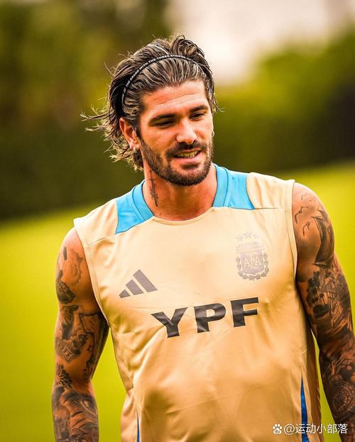 跟队记者：梅西、德保罗和苏亚雷斯正常参加训练