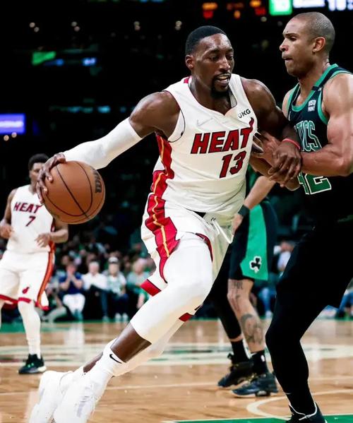 文班：与KG训练很有意思 他对队友/对手/裁判/媒体关系有独到见解