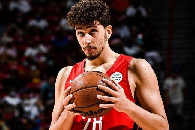 可圈可点!7号秀费尔斯半场8中5&三分2中1拿到12分 送出3次助攻