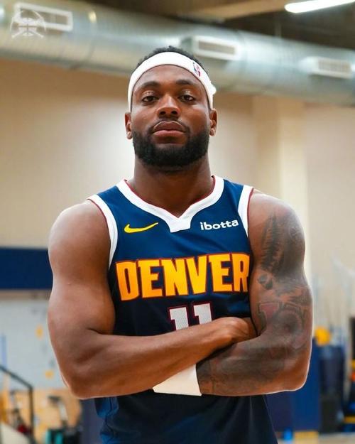 布鲁斯-布朗：曾在一些球队里几回合都碰不到球 现当控卫感觉很棒