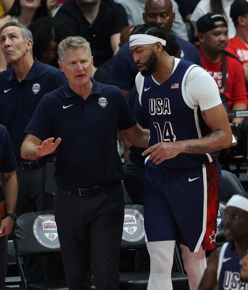 小试身手！浓眉上半场5投3中砍下7分7篮板2盖帽