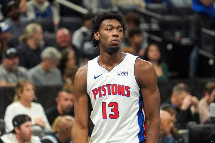 怀斯曼2投2中得到5分4板2助1帽 3次失误略多