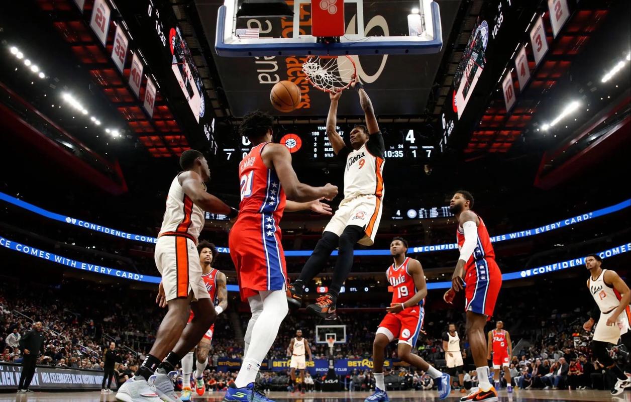 CC：奥萨尔更多主导进攻我打无球这调整很好 能丰富球队战术选择