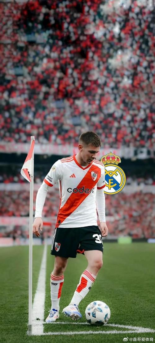 马斯坦托诺：梅西是在场上能拥有的最好“教练”，和他踢球很容易