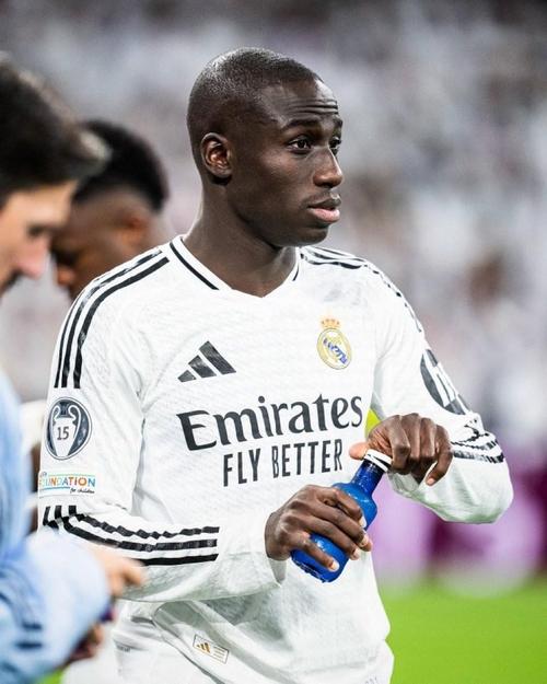 西媒：门迪已经伤缺165天，鉴于他的情况皇马有意为其寻找出路