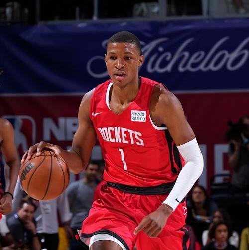 高效输出！小贾巴里-史密斯11投7中&三分5中3 贡献18分3篮板1盖帽